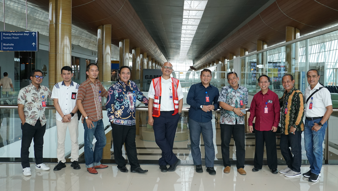 Gambar: KUNJUNGAN TIM INJOURNEY AIRPORT DALAM RANGKA BUILDING CONNECTIVITY INTRA KALIMANTAN